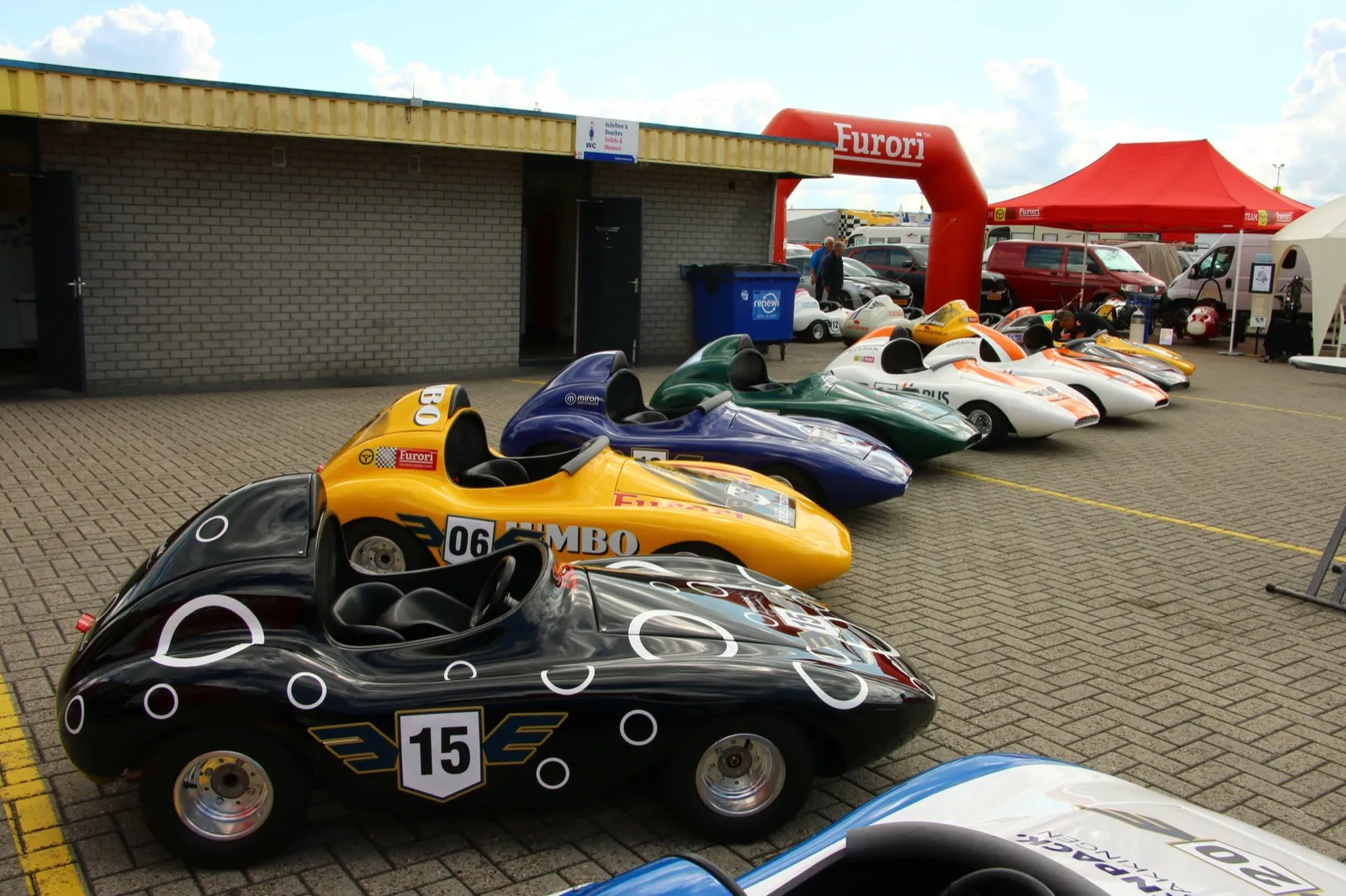 Kleurrijke lineup onder de Furori boog